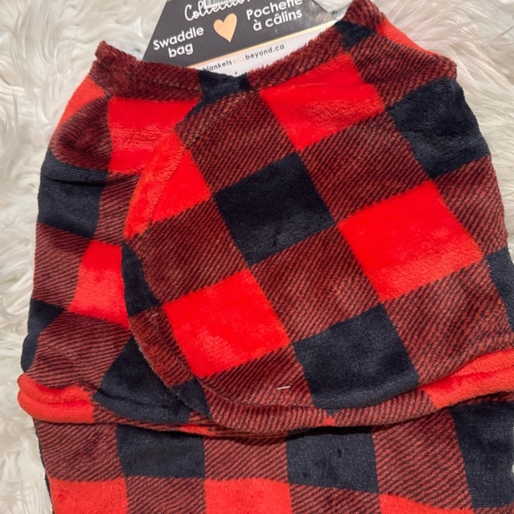 Blankets & Beyond Baby Swaddle Bag 0-3M Red Black Buffalo Plaid Fleece NWT - Picture 2 of 3
